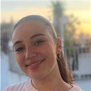 Estudiante de Educacion Infantil en la UAM, tengo 20 años, daría las clases de forma presencial y online.